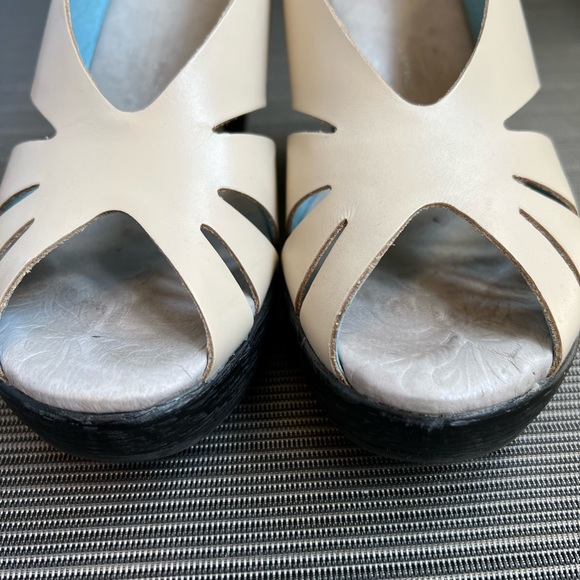 *gently used* Jambu wedge sandals (size 7.5) - Picture 3 of 12